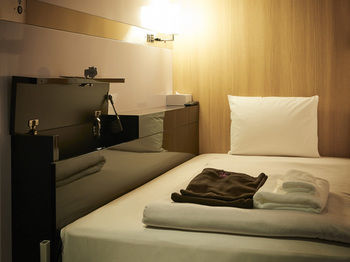 First Cabin Kyobashi Hotel cápsula *