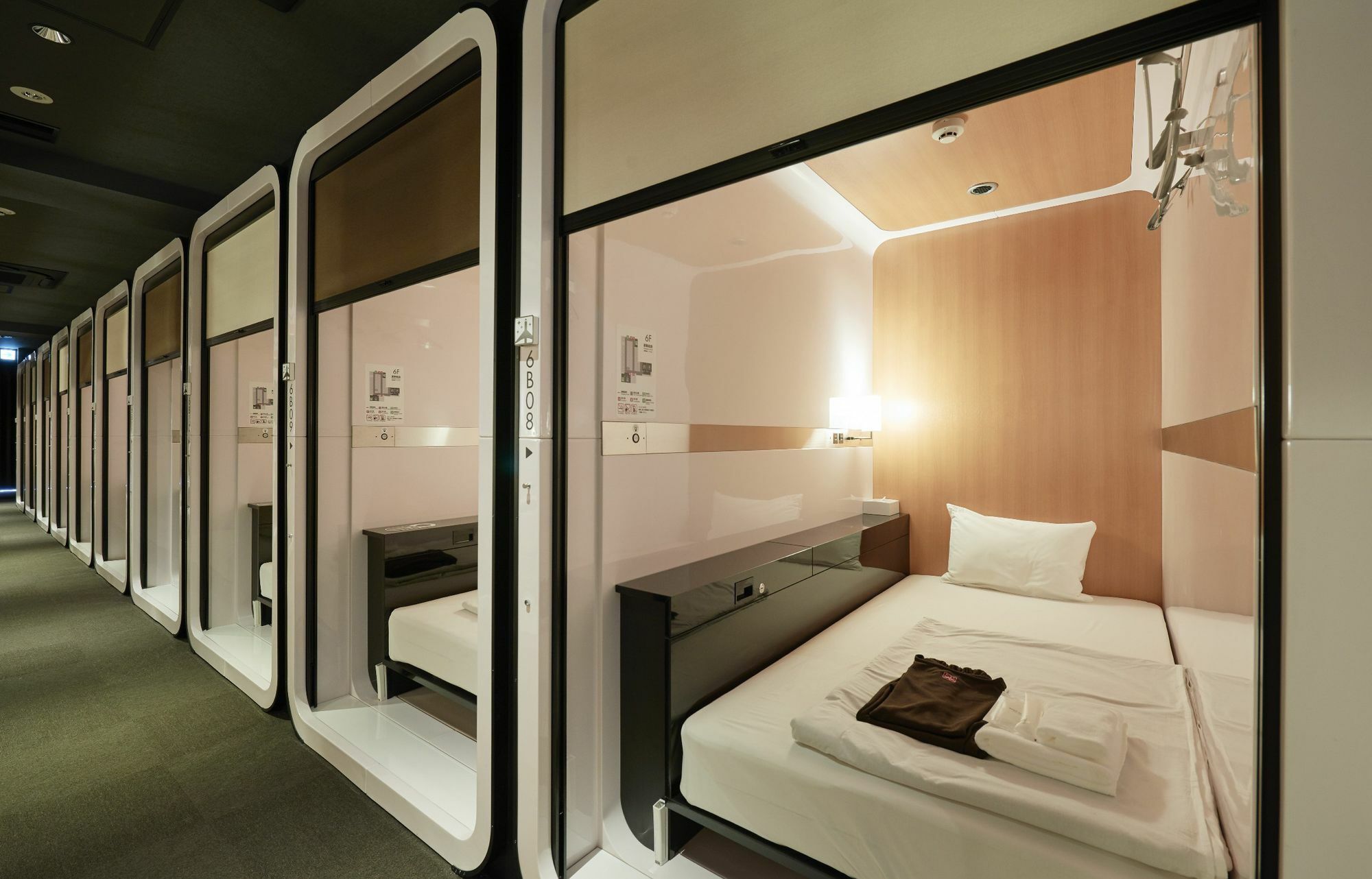 Hotel cápsula First Cabin Kyobashi Tóquio